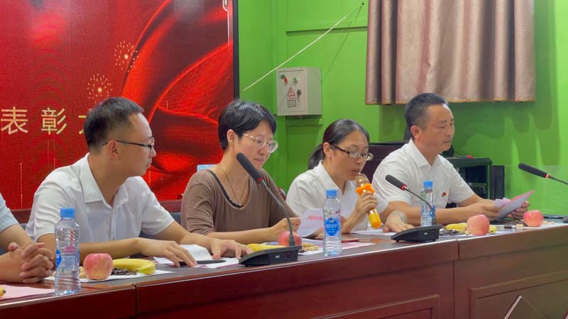 公益資助臨川區(qū)展坪鎮(zhèn)中心小學教師節(jié)活動